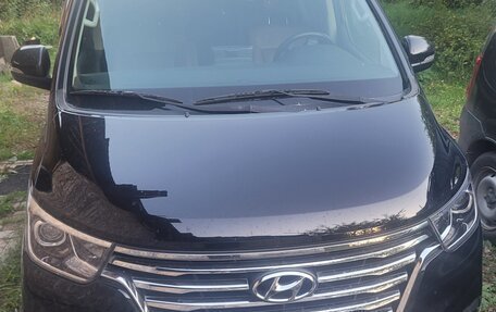 Hyundai Grand Starex Grand Starex I рестайлинг 2, 2019 год, 3 300 000 рублей, 1 фотография