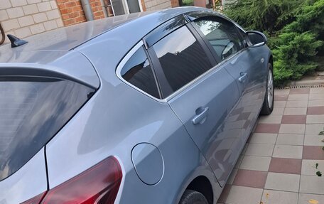 Opel Astra J, 2011 год, 750 000 рублей, 2 фотография