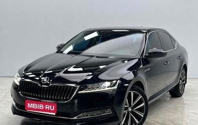 Skoda Superb III рестайлинг, 2022 год, 2 850 000 рублей, 1 фотография