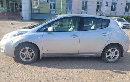 Nissan Leaf I, 2011 год, 690 000 рублей, 2 фотография