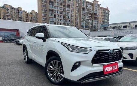 Toyota Highlander, 2022 год, 3 290 000 рублей, 1 фотография