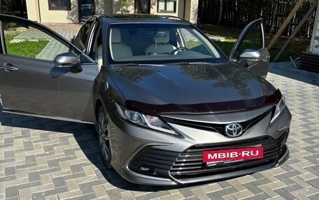 Toyota Camry, 2022 год, 3 050 000 рублей, 2 фотография