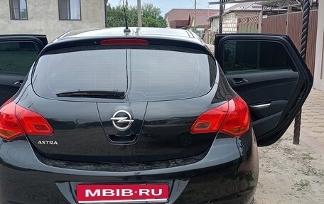 Opel Astra J, 2011 год, 650 000 рублей, 3 фотография