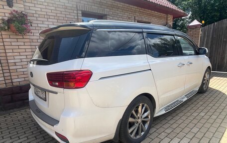 KIA Carnival III, 2018 год, 2 590 000 рублей, 6 фотография