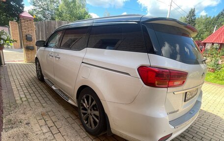 KIA Carnival III, 2018 год, 2 590 000 рублей, 5 фотография