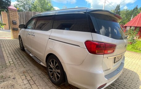 KIA Carnival III, 2018 год, 2 590 000 рублей, 4 фотография