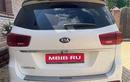 KIA Carnival III, 2018 год, 2 590 000 рублей, 3 фотография