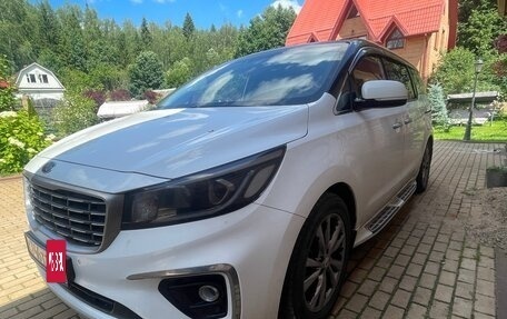 KIA Carnival III, 2018 год, 2 590 000 рублей, 9 фотография