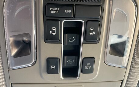 KIA Carnival III, 2018 год, 2 590 000 рублей, 13 фотография