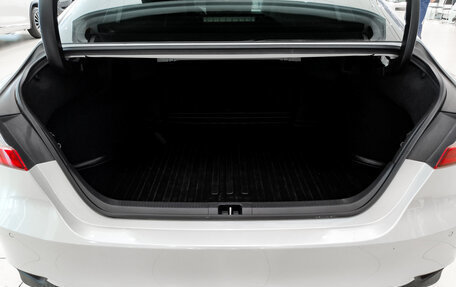Toyota Camry, 2021 год, 3 350 000 рублей, 10 фотография