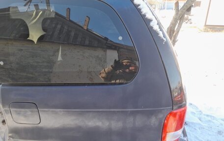 KIA Carnival III, 2005 год, 50 000 рублей, 2 фотография