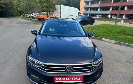 Volkswagen Passat B8 рестайлинг, 2019 год, 2 400 000 рублей, 3 фотография