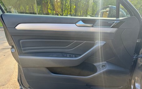 Volkswagen Passat B8 рестайлинг, 2019 год, 2 400 000 рублей, 17 фотография