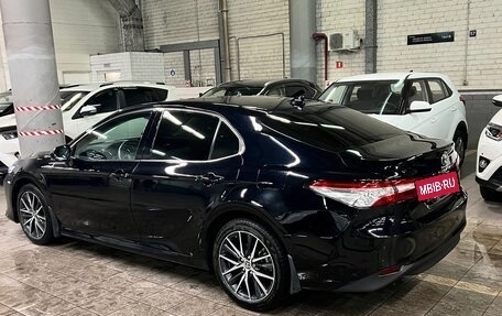 Toyota Camry, 2021 год, 3 300 000 рублей, 2 фотография