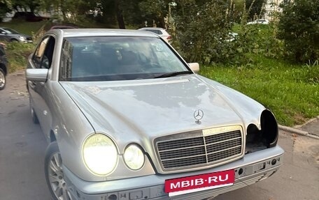 Mercedes-Benz E-Класс, 1996 год, 260 000 рублей, 7 фотография