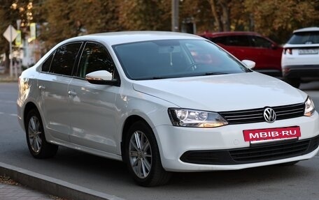 Volkswagen Jetta VI, 2014 год, 980 000 рублей, 2 фотография