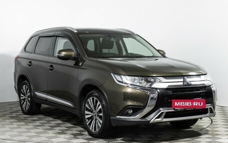 Mitsubishi Outlander III рестайлинг 3, 2018 год, 1 949 700 рублей, 3 фотография