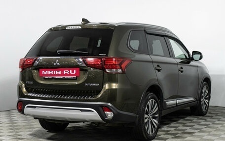 Mitsubishi Outlander III рестайлинг 3, 2018 год, 1 949 700 рублей, 5 фотография