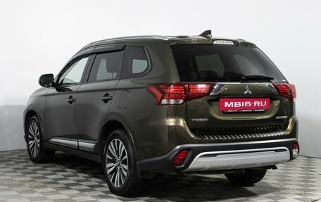 Mitsubishi Outlander III рестайлинг 3, 2018 год, 1 949 700 рублей, 7 фотография