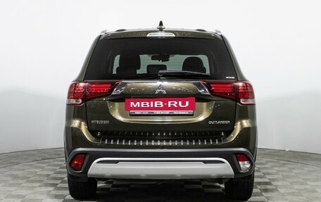 Mitsubishi Outlander III рестайлинг 3, 2018 год, 1 949 700 рублей, 6 фотография