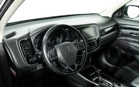 Mitsubishi Outlander III рестайлинг 3, 2018 год, 1 949 700 рублей, 11 фотография