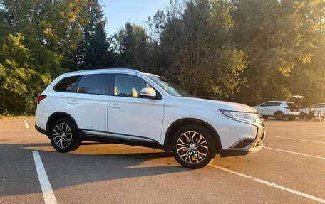 Mitsubishi Outlander III рестайлинг 3, 2015 год, 1 640 000 рублей, 7 фотография