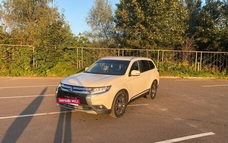 Mitsubishi Outlander III рестайлинг 3, 2015 год, 1 640 000 рублей, 2 фотография