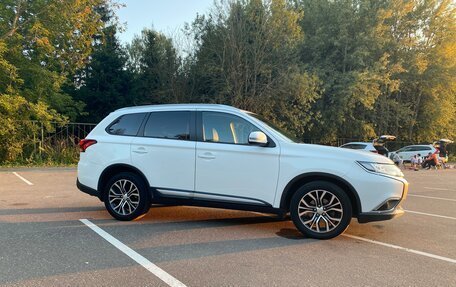 Mitsubishi Outlander III рестайлинг 3, 2015 год, 1 640 000 рублей, 14 фотография