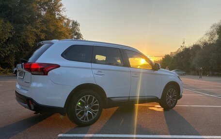 Mitsubishi Outlander III рестайлинг 3, 2015 год, 1 640 000 рублей, 15 фотография