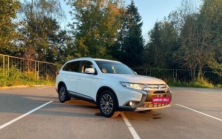 Mitsubishi Outlander III рестайлинг 3, 2015 год, 1 640 000 рублей, 13 фотография