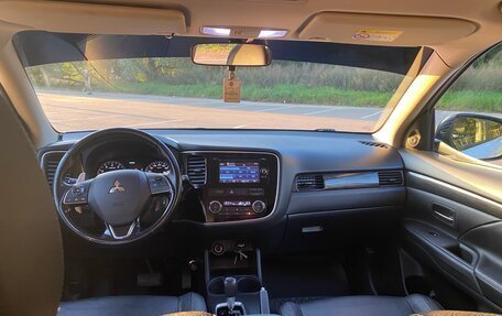 Mitsubishi Outlander III рестайлинг 3, 2015 год, 1 640 000 рублей, 20 фотография