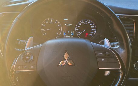 Mitsubishi Outlander III рестайлинг 3, 2015 год, 1 640 000 рублей, 21 фотография