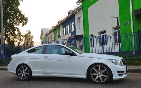 Mercedes-Benz C-Класс, 2011 год, 1 750 000 рублей, 2 фотография