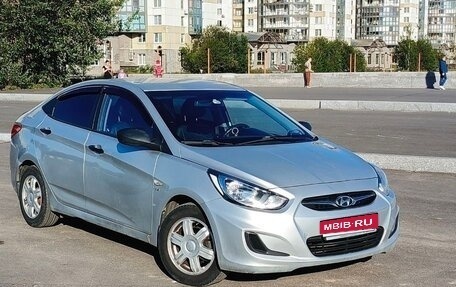 Hyundai Solaris II рестайлинг, 2013 год, 780 000 рублей, 1 фотография