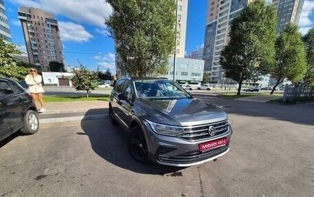 Volkswagen Tiguan II, 2021 год, 2 520 000 рублей, 1 фотография
