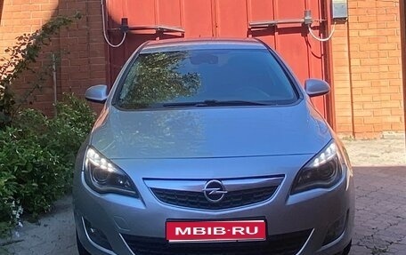 Opel Astra J, 2012 год, 820 000 рублей, 1 фотография