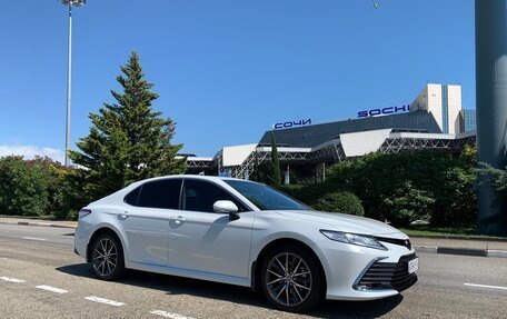 Toyota Camry, 2021 год, 4 000 000 рублей, 1 фотография