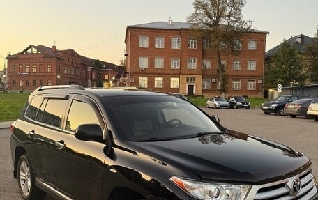 Toyota Highlander III, 2011 год, 2 100 000 рублей, 2 фотография