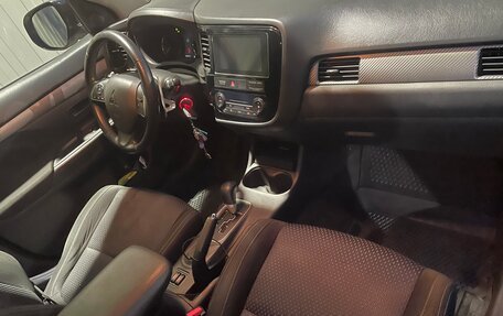 Mitsubishi Outlander III рестайлинг 3, 2016 год, 1 800 000 рублей, 8 фотография
