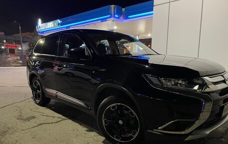 Mitsubishi Outlander III рестайлинг 3, 2016 год, 1 800 000 рублей, 2 фотография