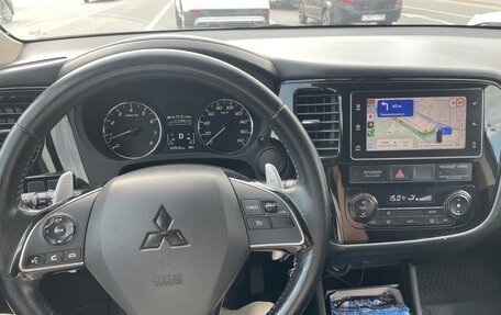 Mitsubishi Outlander III рестайлинг 3, 2016 год, 1 800 000 рублей, 12 фотография