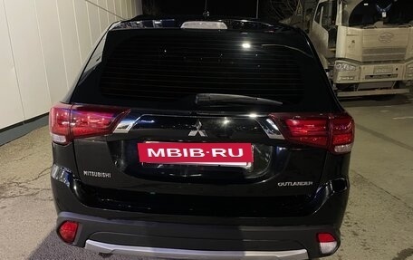 Mitsubishi Outlander III рестайлинг 3, 2016 год, 1 800 000 рублей, 4 фотография