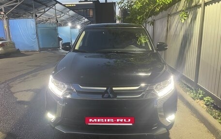 Mitsubishi Outlander III рестайлинг 3, 2016 год, 1 800 000 рублей, 14 фотография