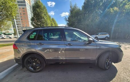 Volkswagen Tiguan II, 2021 год, 2 520 000 рублей, 2 фотография