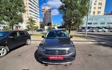 Volkswagen Tiguan II, 2021 год, 2 520 000 рублей, 6 фотография