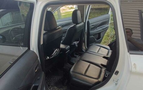 Mitsubishi Outlander III рестайлинг 3, 2012 год, 1 700 000 рублей, 2 фотография