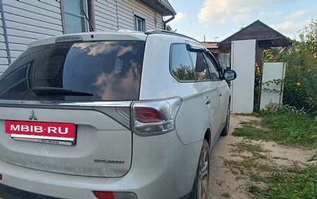 Mitsubishi Outlander III рестайлинг 3, 2012 год, 1 700 000 рублей, 9 фотография