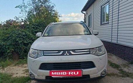 Mitsubishi Outlander III рестайлинг 3, 2012 год, 1 700 000 рублей, 3 фотография