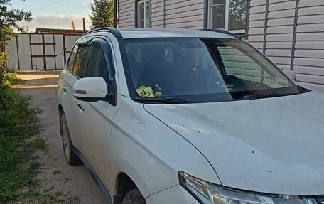 Mitsubishi Outlander III рестайлинг 3, 2012 год, 1 700 000 рублей, 11 фотография