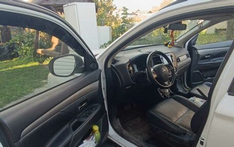 Mitsubishi Outlander III рестайлинг 3, 2012 год, 1 700 000 рублей, 20 фотография